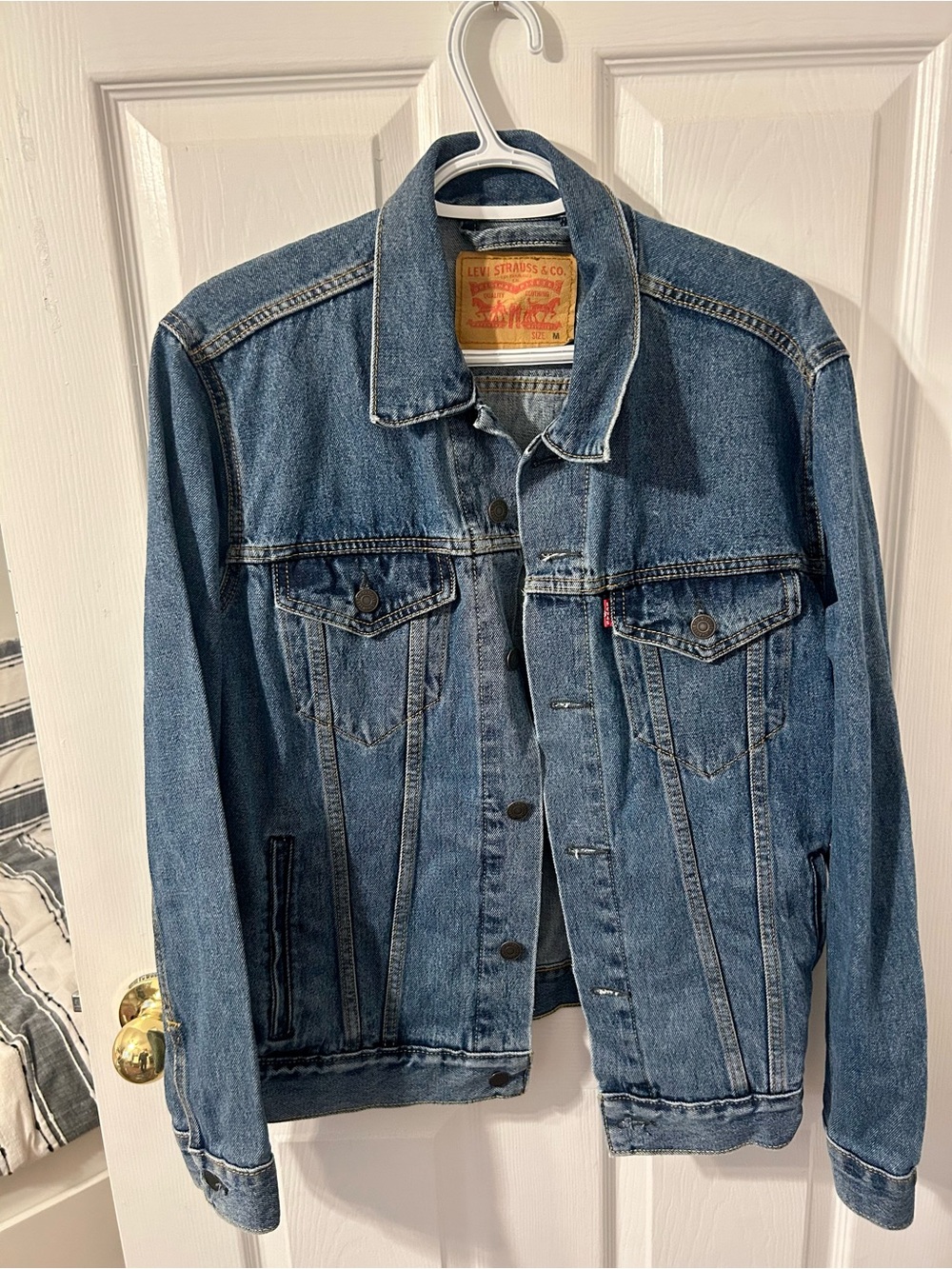 Levi's Men's Classic Medium Blue Denim Jacket